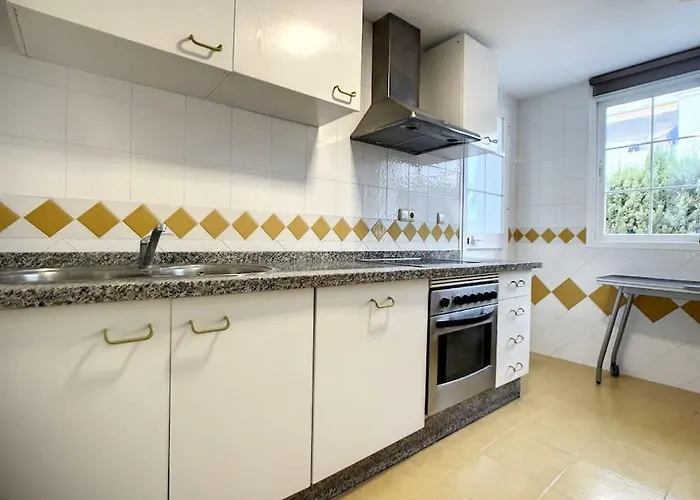 A Beautiful And Tranquil In The Heart Of Apartment *